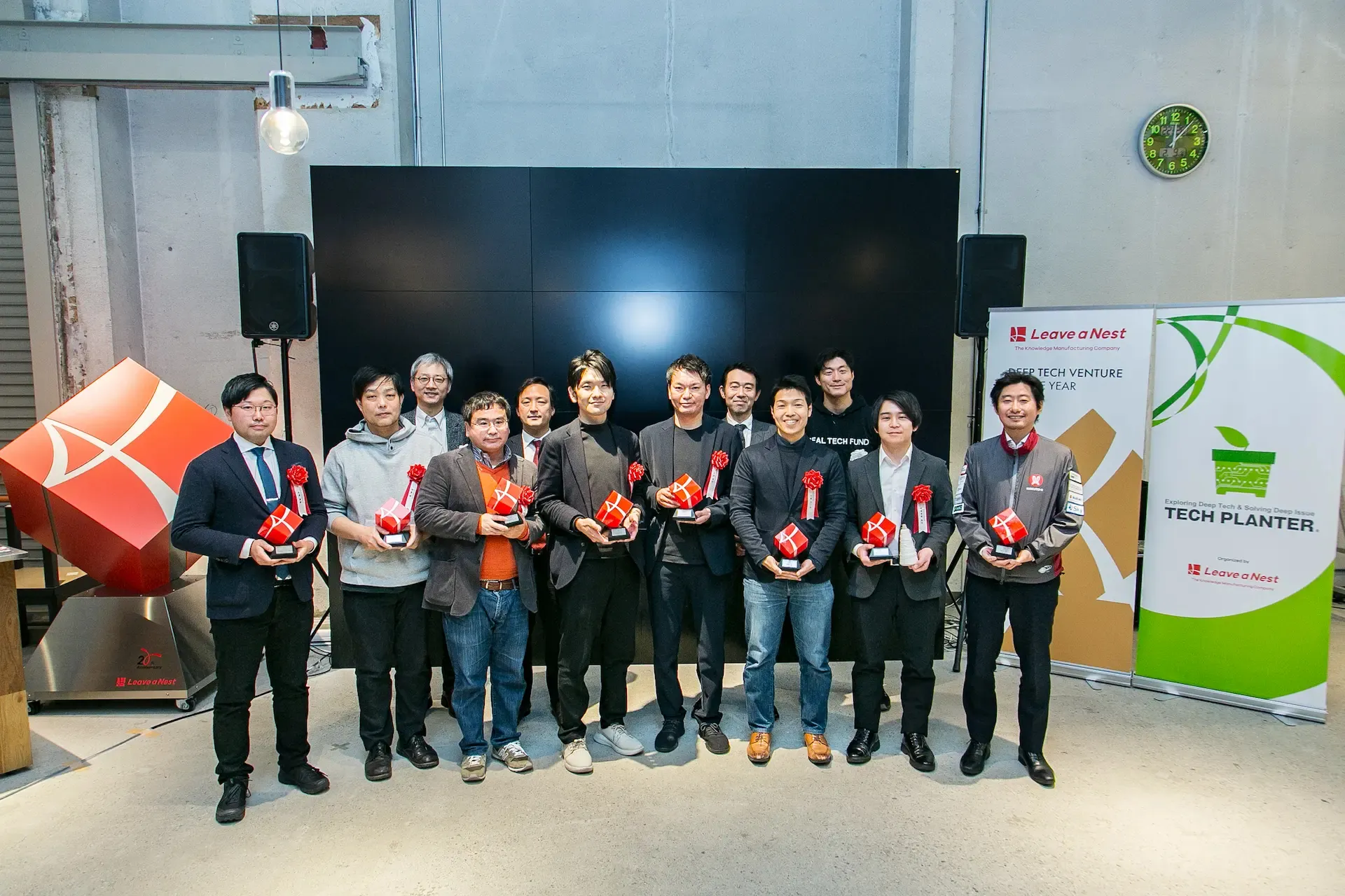Deep Tech Venture of the Yearの受賞者が並ぶ集合写真
